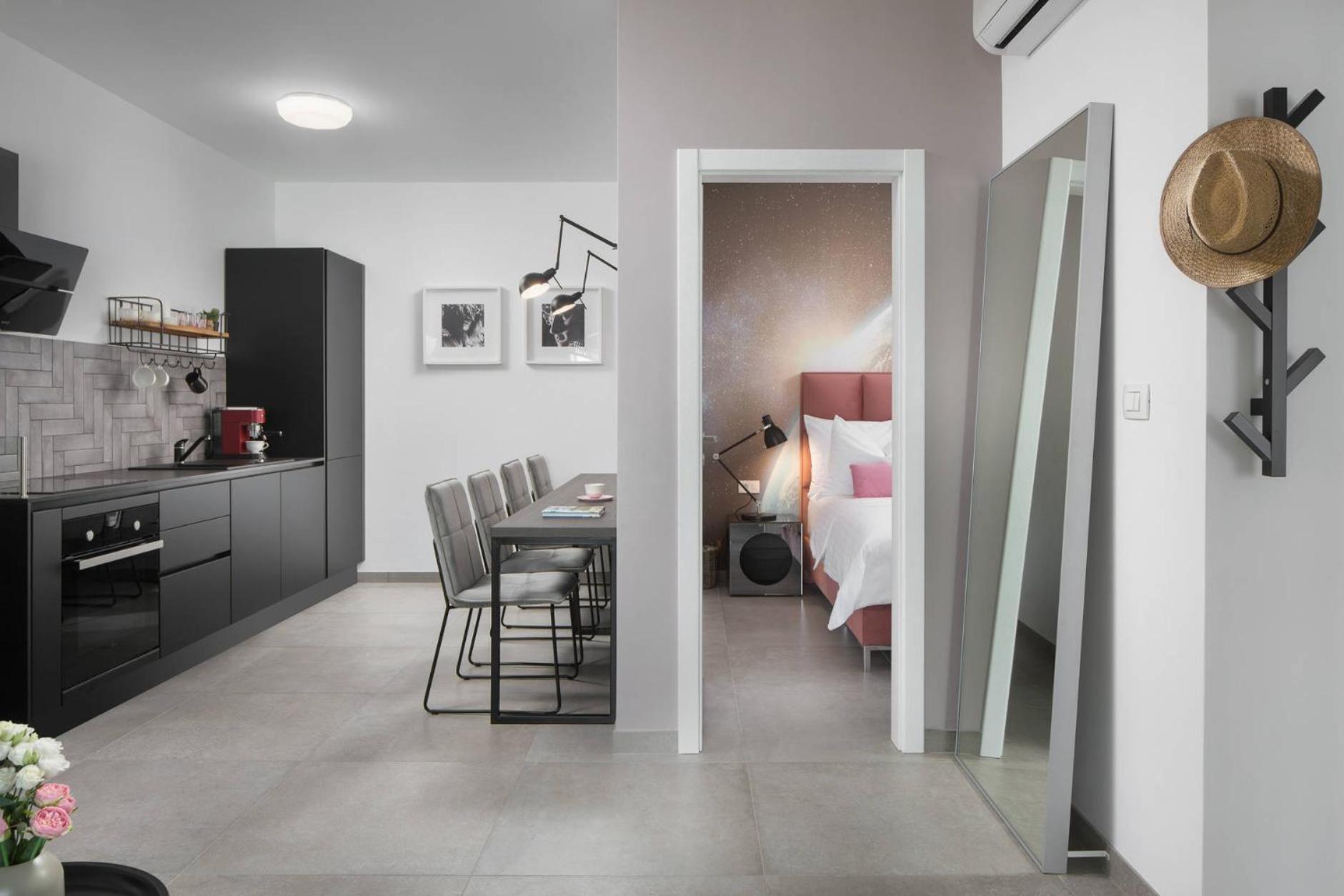 Апартаменты Olive Hill House - Ground Floor Слатине Экстерьер фото