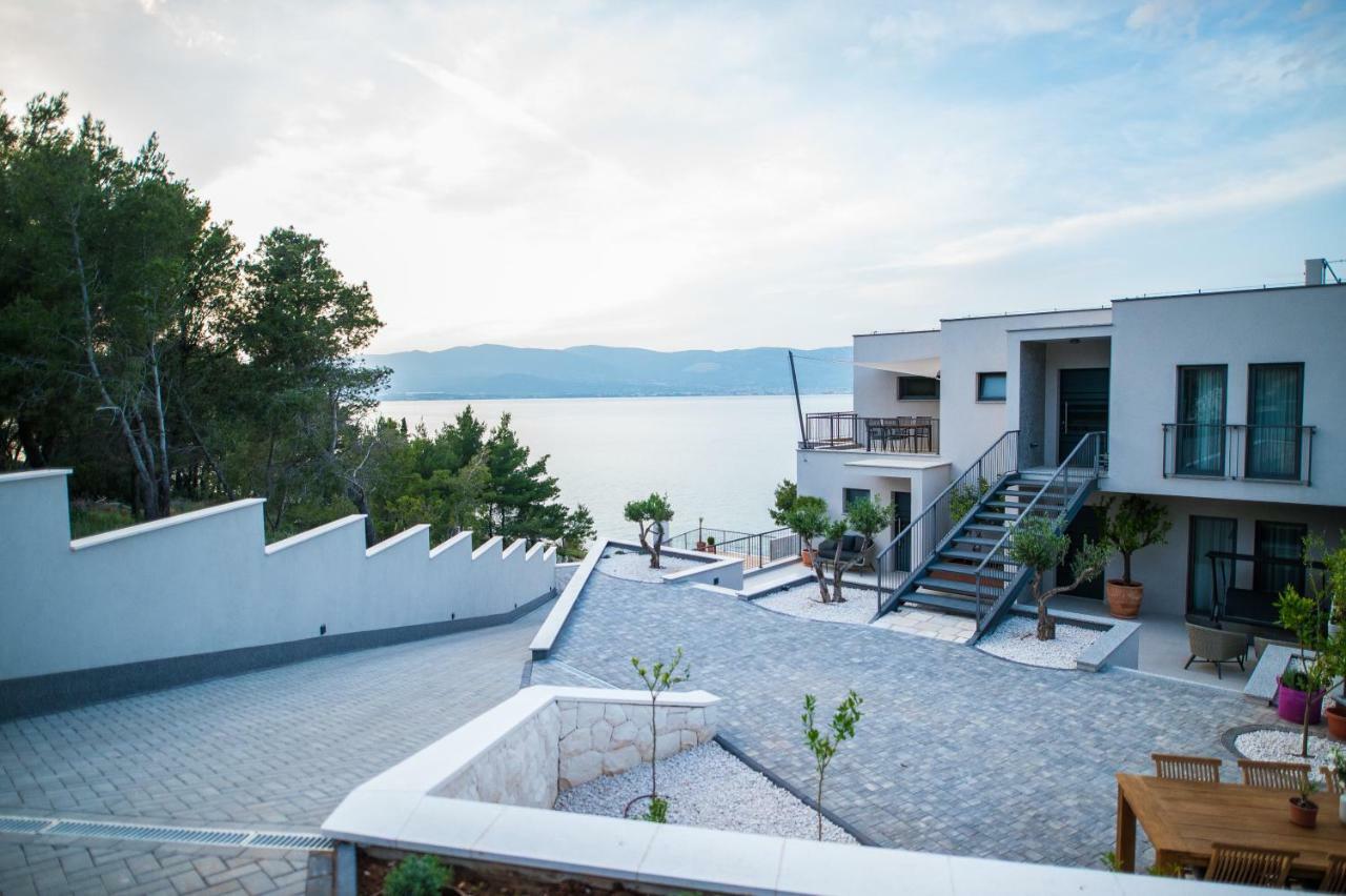 Апартаменты Olive Hill House - Ground Floor Слатине Экстерьер фото